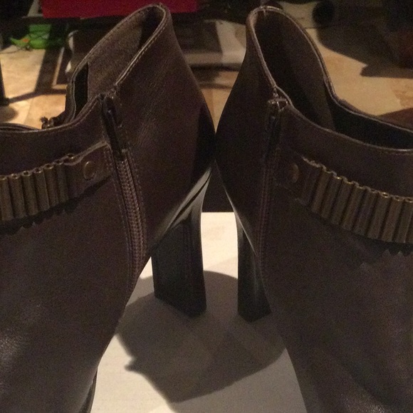 Nine West boots - Picture 10 of 11